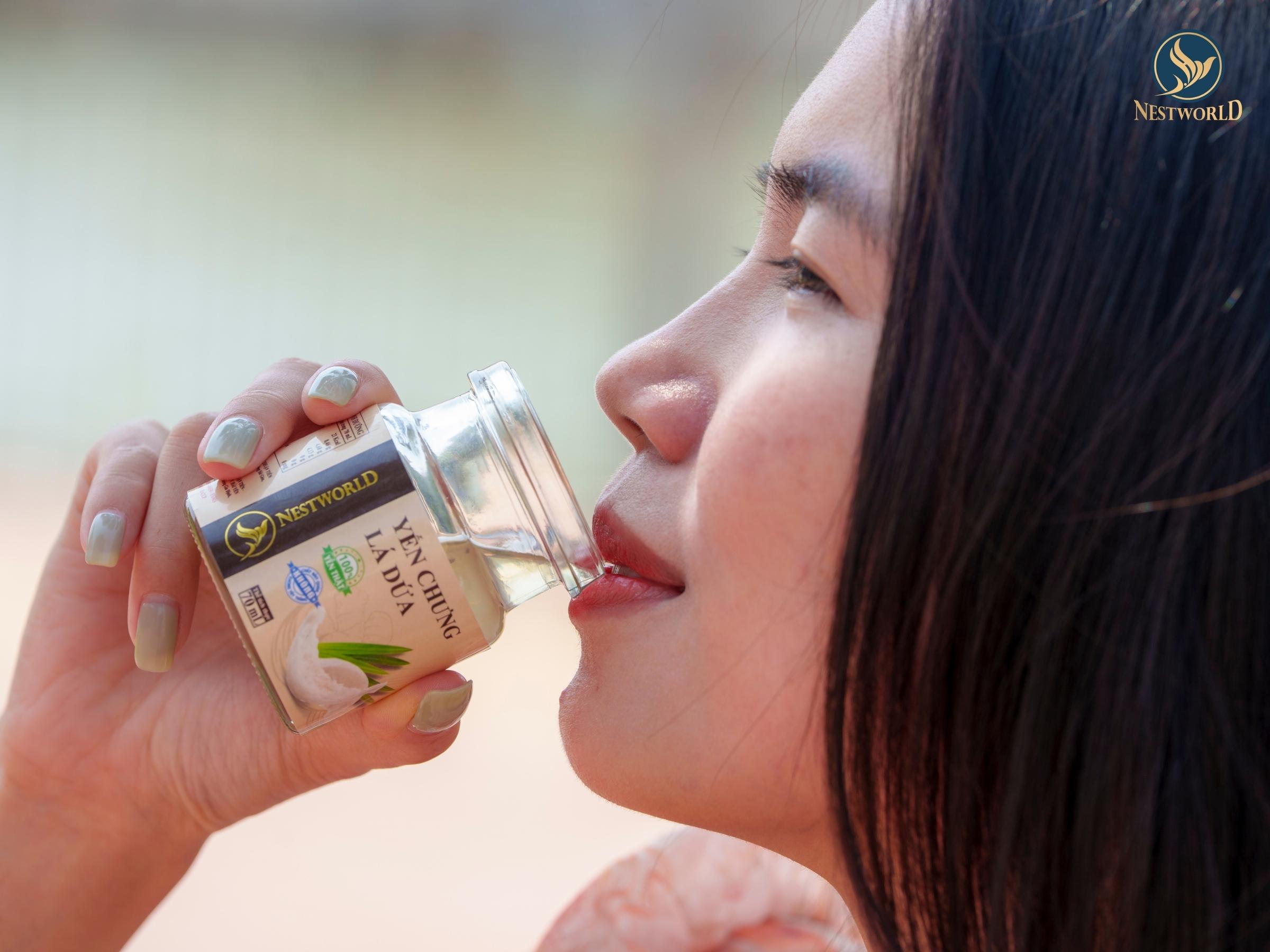 Buổi sáng chưa ăn gì ăn yến được không?