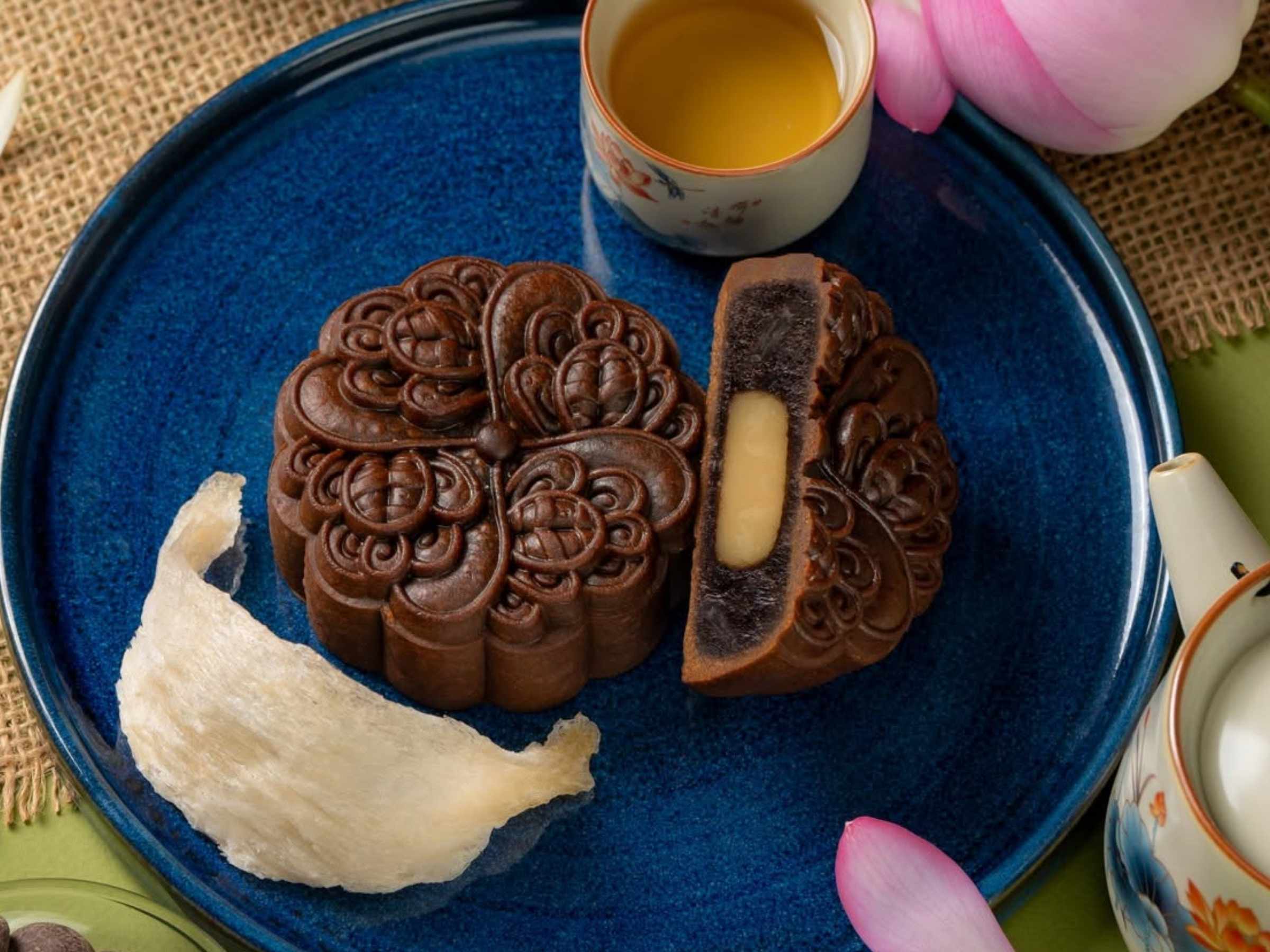 Bánh Trung Thu Yến Sào Chocolate Macca