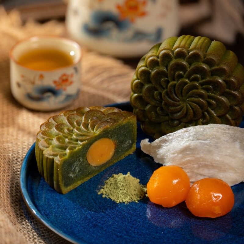 bánh trung thu yến sào trà xanh trứng muối