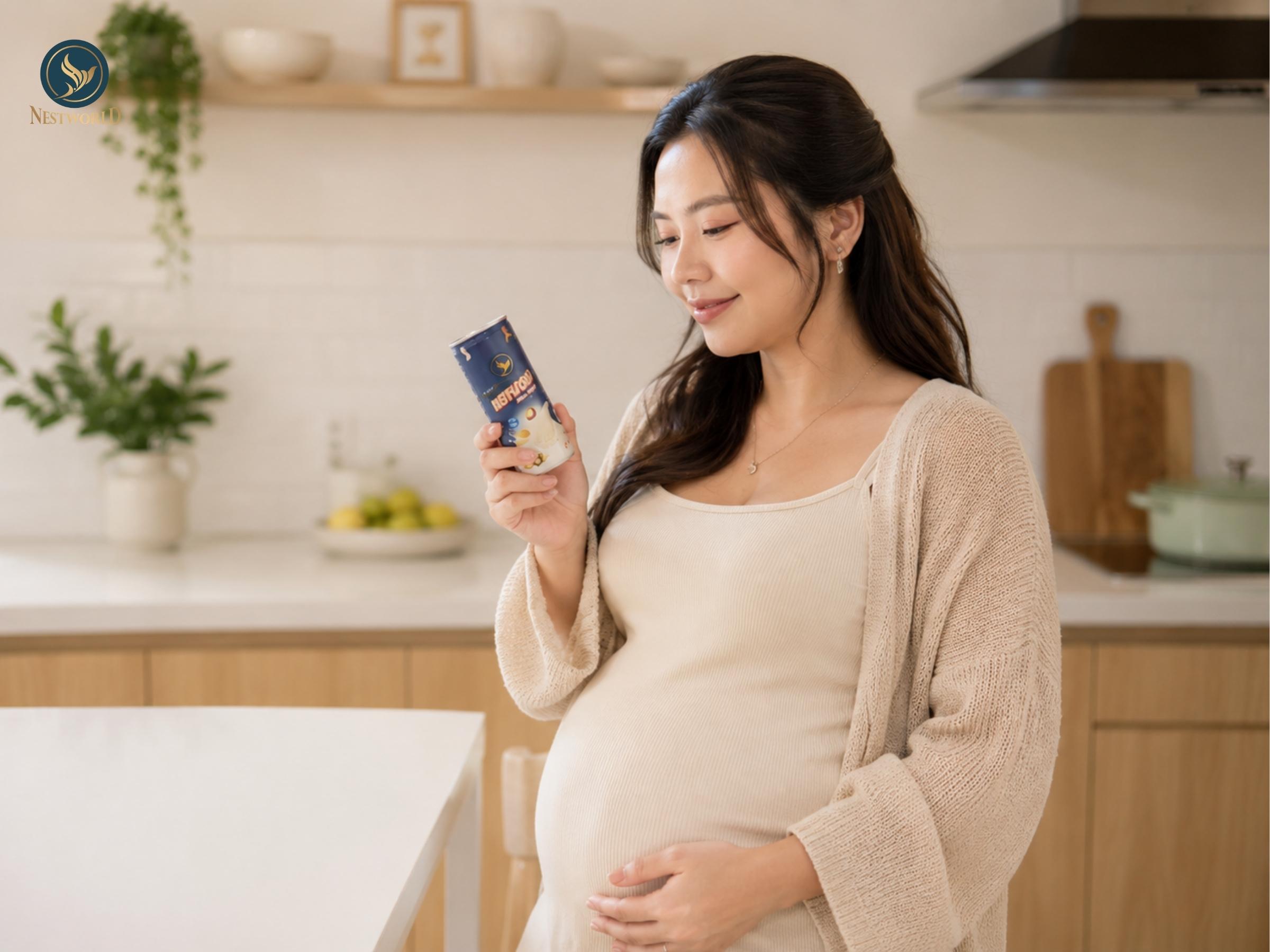 Mẹ bầu từ tháng thứ 4 thai kỳ và mẹ sau sinh nên ăn yến sào để bổ sung dinh dưỡng thiết yếu