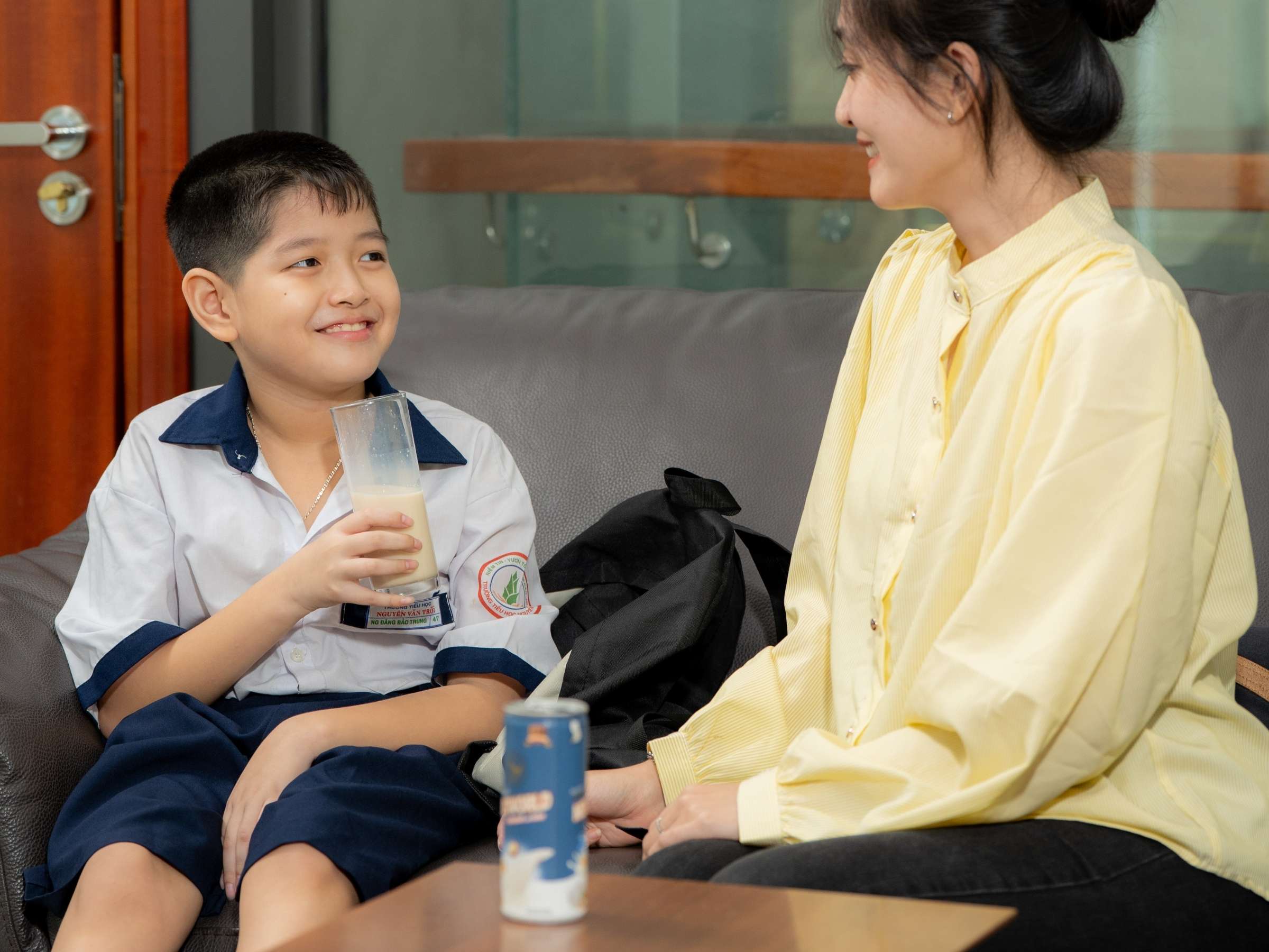 Có nên cho bé uống sữa hạt đóng hộp không?