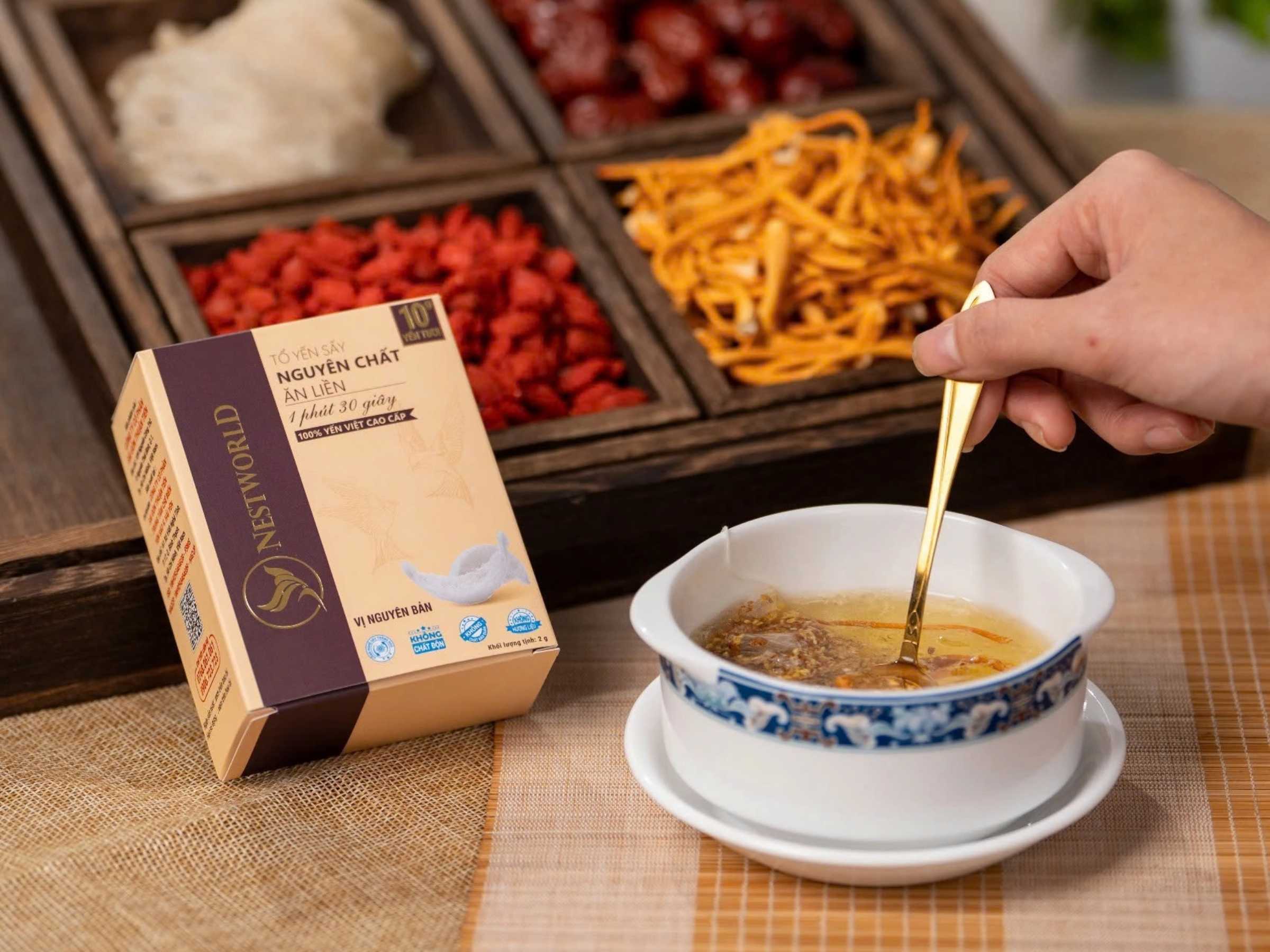 Tổ yến sấy nguyên chất ăn liền Nestworld vị Đông trùng hạ thảo - Quế hoa